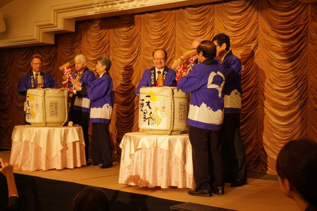 President Nikias is joined by the members of APRU's steering committee in a Kagami-biraki sake ceremony in Osaka (Photo: Eric Abelev/USC)